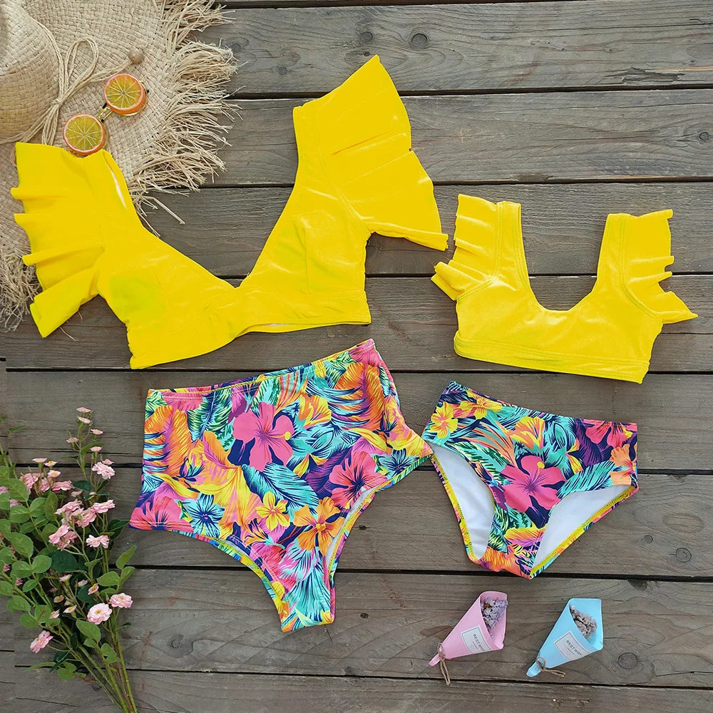 2021 New Sexy Bikini Set Women Floral Parent-child Swimsuit Ruffles Bandage Swimwear Push Up Bathing Suit Beachwear Biquini 
2021 New Sexy Bikini Set Women Floral Parent-child Swimsuit Ruffles Bandage Swimwear Push Up Bathing Suit Beachwear Biquini