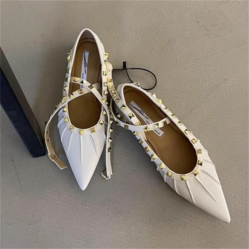 

Studs Shoes for Ladies Pleated Female Sandals Pointed Toes Women Ankle Strap Zapatos De Mujer Flat Heels Rivets Femme Sandalias