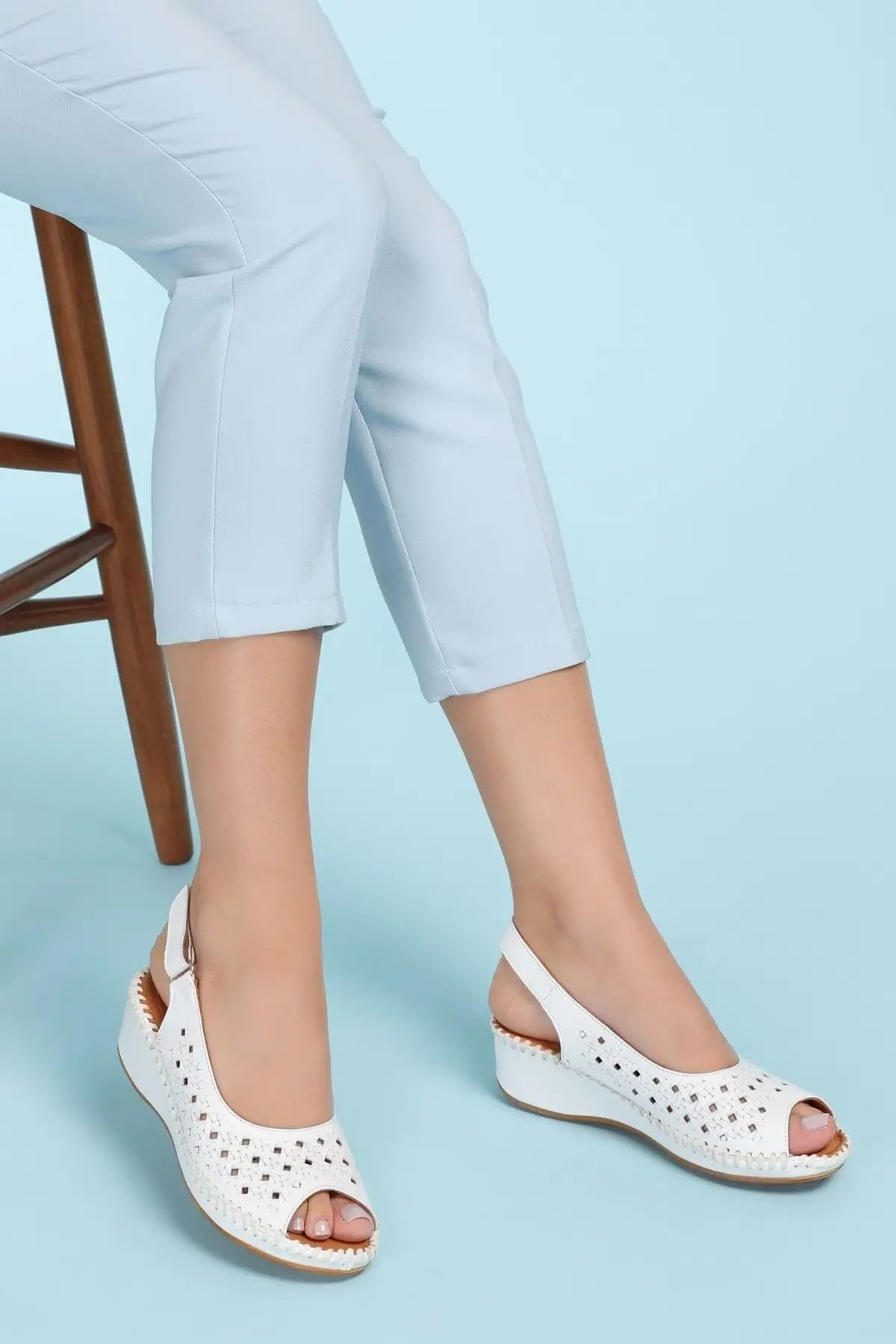 Кожаные сандалии с анатомической подошвой-Белый-38
Кожаные сандалии с анатомической подошвой-Белый-38