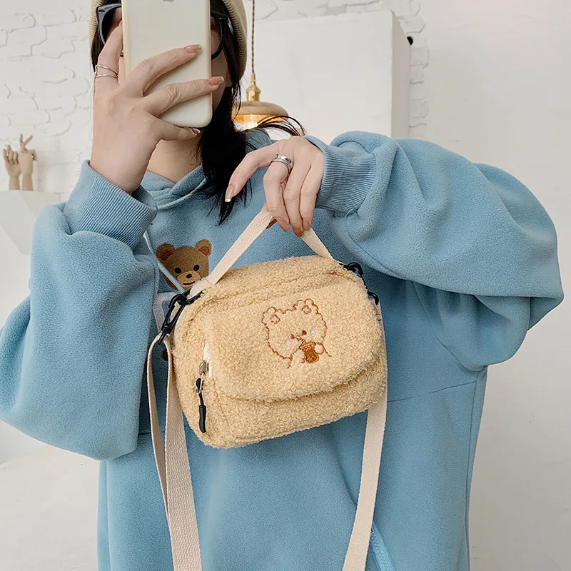 Mini Plush Shoulder Bag Female Small Canvas Cross Body Bags Embroidery Zipper Cloth Purse Mobile Phone Bag for Lady
Mini Plush Shoulder Bag Female Small Canvas Cross Body Bags Embroidery Zipper Cloth Purse Mobile Phone Bag for Lady