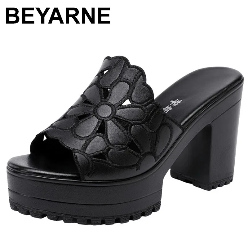 Plus Size 34-43 Elegant Black Floral Cutout Block High Heels Slides Platform Shoes 2023 Womens Summer Thick Sole Slippers
Plus Size 34-43 Elegant Black Floral Cutout Block High Heels Slides Platform Shoes 2023 Womens Summer Thick Sole Slippers