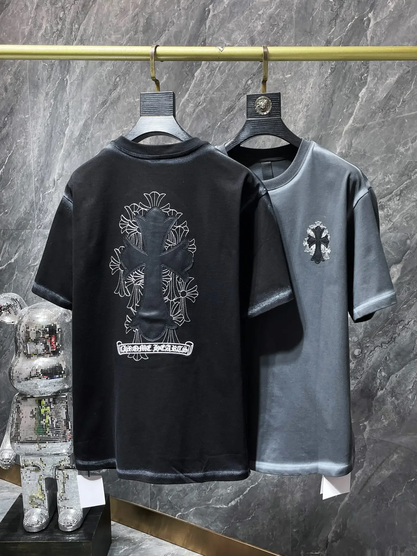 Fashion of the line Spring/Summer new Chrome Hearts cross patchwork spray painting craft short sleeved T-shirt exploded Luxury
Fashion of the line Spring/Summer new Chrome Hearts cross patchwork spray painting craft short sleeved T-shirt exploded Luxury