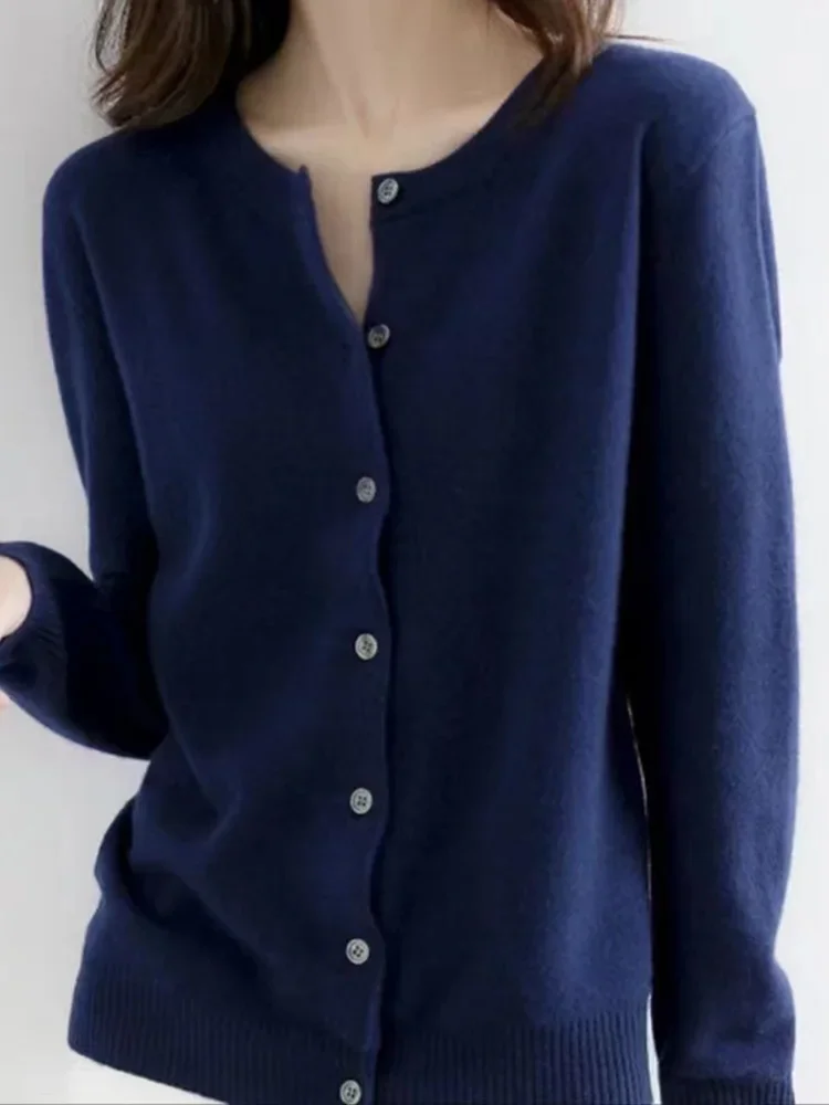 Женский кардиган, свитер, синие вязаные топы 2023, Осень-зима, на пуговицах, элегантные свитера с v-образным вырезом, повседневные трикотажные футболки, кардиган
Женский кардиган, свитер, синие вязаные топы 2023, Осень-зима, на пуговицах, элегантные свитера с v-образным вырезом, повседневные трикотажные футболки, кардиган