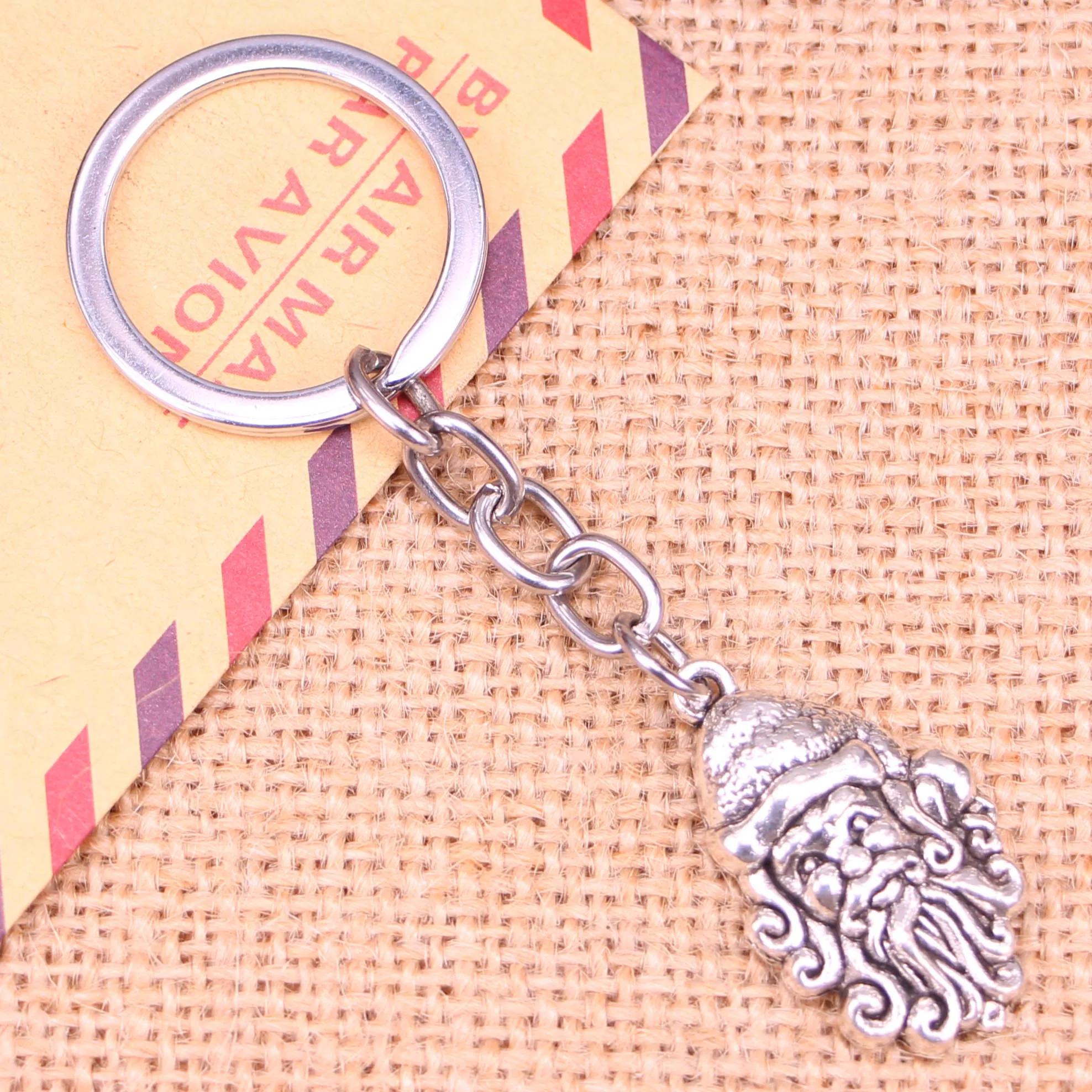 20pcs New Fashion Keychain 32*19 mm Christmas Santa Claus Pendants DIY Men Jewelry Car Key Chain Ring Holder Souvenir For Gift
20pcs New Fashion Keychain 32*19 mm Christmas Santa Claus Pendants DIY Men Jewelry Car Key Chain Ring Holder Souvenir For Gift