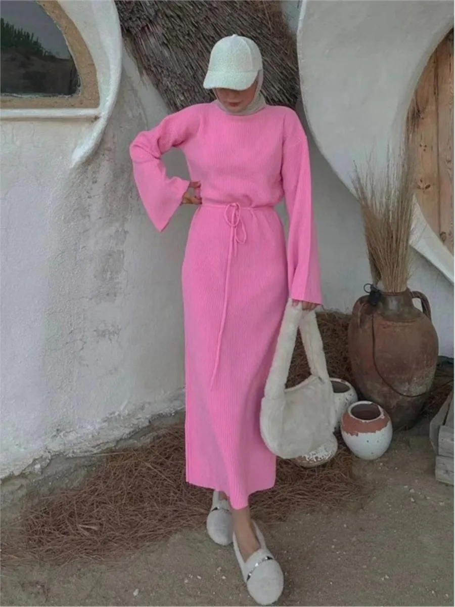 Женское трикотажное платье-миди с длинным рукавом и круглым вырезом
Женское трикотажное платье-миди с длинным рукавом и круглым вырезом