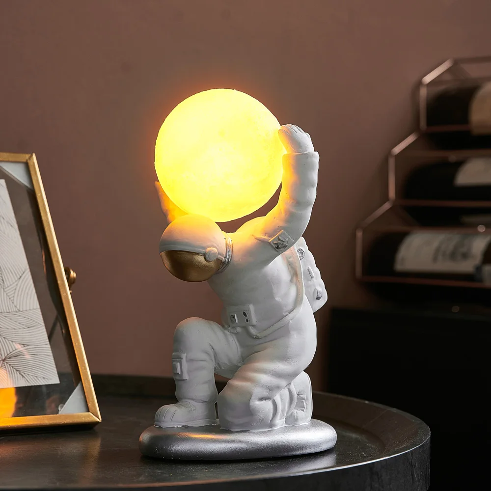 Nordic Home Decor Astronaut Statue Resin Embellished Creative Astronaut Night Light Living Room Bedroom Decoration Sculpture
Nordic Home Decor Astronaut Statue Resin Embellished Creative Astronaut Night Light Living Room Bedroom Decoration Sculpture