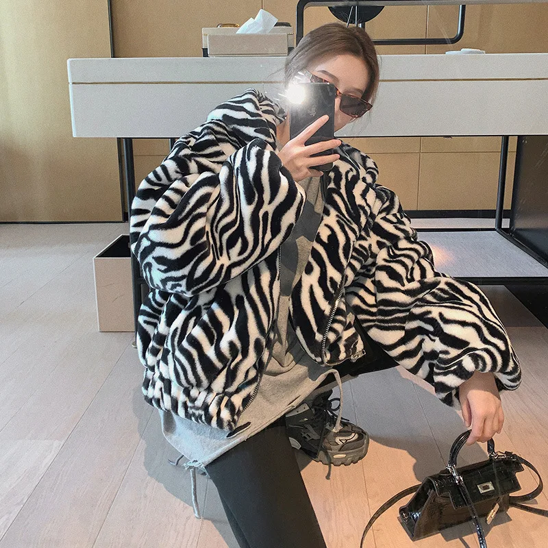 Winter Slim Imitation Otter Rabbit Fur Coat Short Thick Warm Horse Printed Coat for Women Thick Warm Fur Jacktes 2023 Outerwear
Winter Slim Imitation Otter Rabbit Fur Coat Short Thick Warm Horse Printed Coat for Women Thick Warm Fur Jacktes 2023 Outerwear