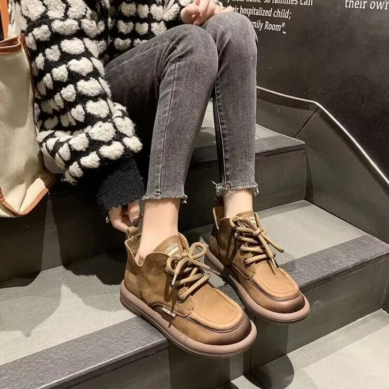 Women Autumn Ankle Boots 2023 New Women Fashion British Retro Women Chelsea Short Boots Low Heel Lace Up Leather Martens Botas
Women Autumn Ankle Boots 2023 New Women Fashion British Retro Women Chelsea Short Boots Low Heel Lace Up Leather Martens Botas