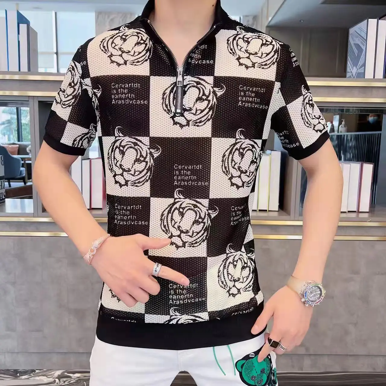 2022 летняя сетчатая Мужская футболка с коротким рукавом, тонкая футболка на молнии со стоячим воротником, Повседневная футболка, уличная муж...
2022 летняя сетчатая Мужская футболка с коротким рукавом, тонкая футболка на молнии со стоячим воротником, Повседневная футболка, уличная муж...