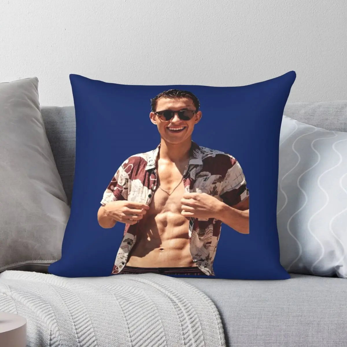 Чехол для подушки Tom Holland из полиэстера и льна 
Чехол для подушки Tom Holland из полиэстера и льна