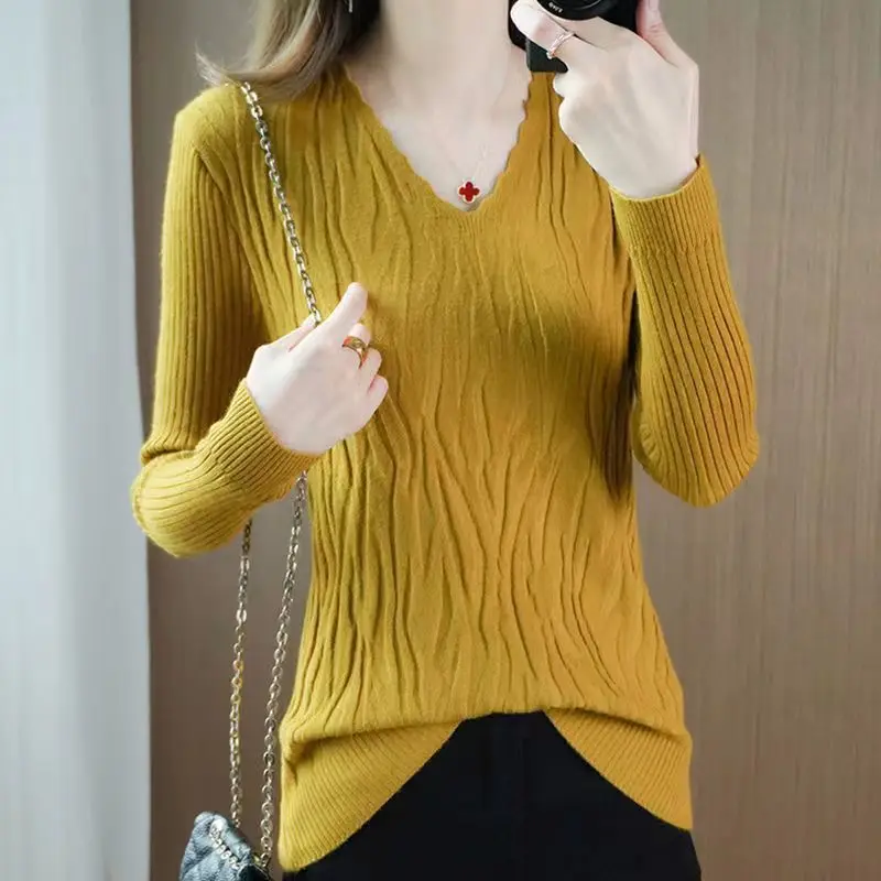 Ladies Sweater Autumn And Winter New Fashion Long-sleeved Knitted Sweater V-neck Bottoming Shirt Solid Color Slim Fit All-match
Ladies Sweater Autumn And Winter New Fashion Long-sleeved Knitted Sweater V-neck Bottoming Shirt Solid Color Slim Fit All-match