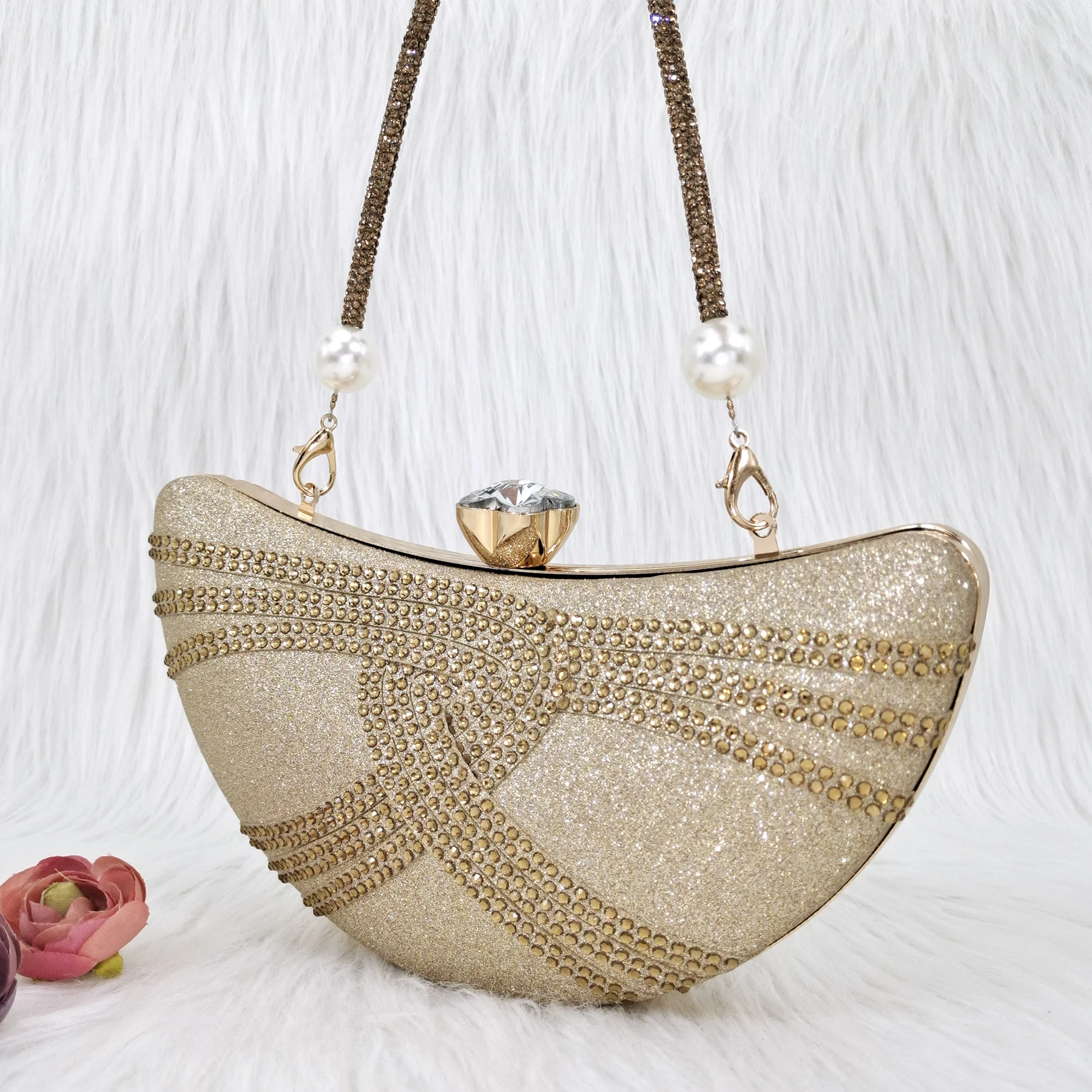 QSGFC Elegant Dual-Purpose Banquet Women's Bag Moon-Shaped Design Fashion Gold Color Hard Bag
QSGFC Elegant Dual-Purpose Banquet Women's Bag Moon-Shaped Design Fashion Gold Color Hard Bag