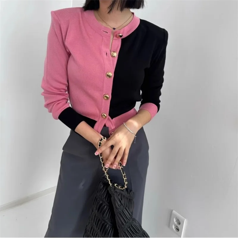 2023 Women Patchwork OL Cardigans Korean Contrast Color Knitted Jackets Loose Breasted Short Sweaters Female Knitwear SW113 
2023 Women Patchwork OL Cardigans Korean Contrast Color Knitted Jackets Loose Breasted Short Sweaters Female Knitwear SW113