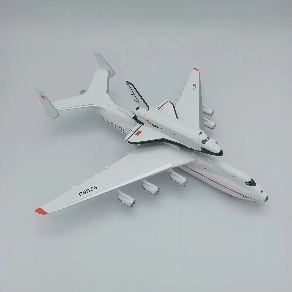 Diecast 1/400 Scale Antonov An-225 AN225 Blizzard Space Shuttle Aircraft Model Toy Airplane for Fans Adult Collection Souvenir
Diecast 1/400 Scale Antonov An-225 AN225 Blizzard Space Shuttle Aircraft Model Toy Airplane for Fans Adult Collection Souvenir