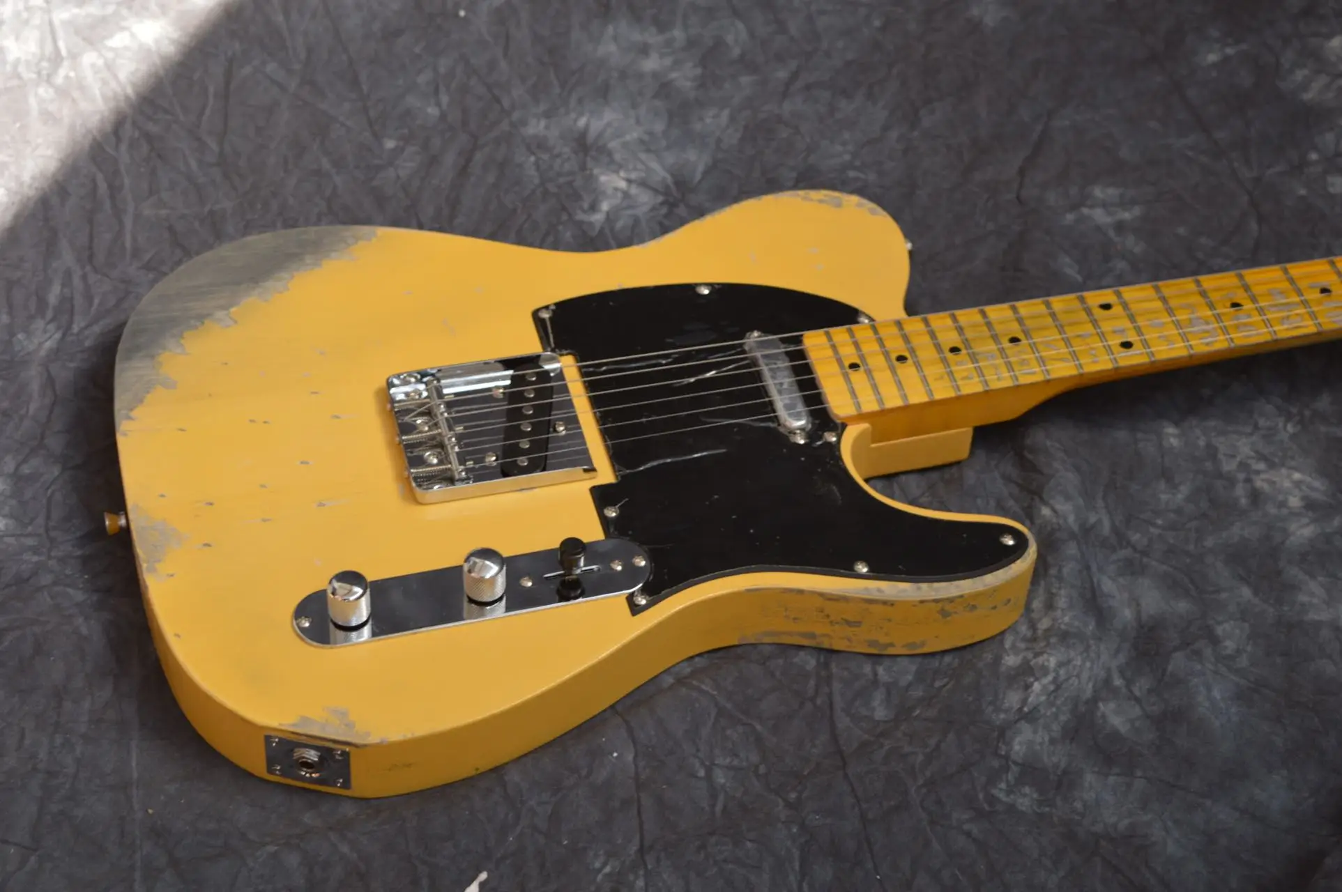 Aged Tele 6 Electric Guitar Alder Body Maple Fingerboard Black PickGuard Free Delivery
Aged Tele 6 Electric Guitar Alder Body Maple Fingerboard Black PickGuard Free Delivery