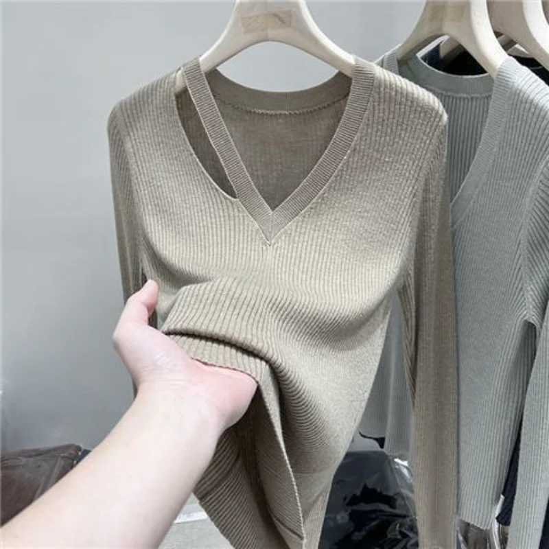 Women's Blouse for Autumn Female Chic Hollow Out V-neck Full Sleeve Tops Solid Basic Blouse Knitted Bottoming Shirt 2022 New
Women's Blouse for Autumn Female Chic Hollow Out V-neck Full Sleeve Tops Solid Basic Blouse Knitted Bottoming Shirt 2022 New