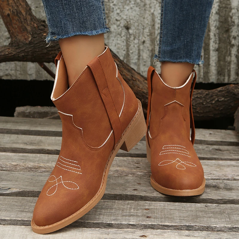 Замшевые ботильоны с вышивкой, женские черные ботинки с острым носком на квадратном каблуке, новые офисные женские короткие Ботинки на кабл...
Замшевые ботильоны с вышивкой, женские черные ботинки с острым носком на квадратном каблуке, новые офисные женские короткие Ботинки на кабл...