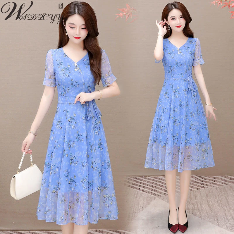 Plus Size Floral Dress Women Summer V-Neck Ruffles Short Sleeve Midi Dress Ladies Elegant Lace Up Vintage Casual Vestidos L-5XL
Plus Size Floral Dress Women Summer V-Neck Ruffles Short Sleeve Midi Dress Ladies Elegant Lace Up Vintage Casual Vestidos L-5XL
