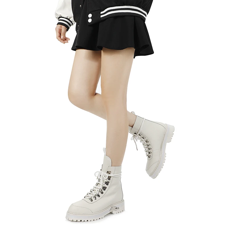 New punk women's casual and comfortable lace-up women's boots in winter leather thick-soled high-top round head military boots
New punk women's casual and comfortable lace-up women's boots in winter leather thick-soled high-top round head military boots