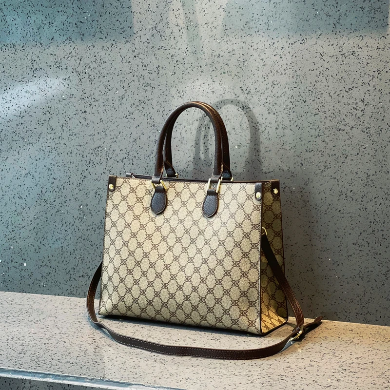 Female hand the bill of lading shoulder bagthe new 2022bag inclined shoulder bag tote bag dailycommute the niche fashion bag bag
Female hand the bill of lading shoulder bagthe new 2022bag inclined shoulder bag tote bag dailycommute the niche fashion bag bag