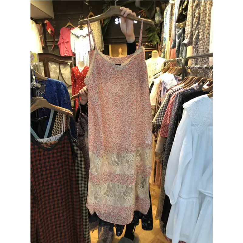 2023 Summer New Vintage Lace Stitching V Neck Long Floral Suspender Dress Women
2023 Summer New Vintage Lace Stitching V Neck Long Floral Suspender Dress Women