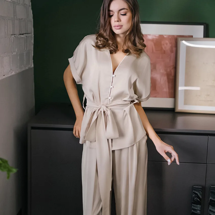 Women's Pajamas Summer Fashion Short Sleeve Pants Sleepwear Two Piece Loose Ice Silk Comfortable Ladies Homewear Sleep Tops
Women's Pajamas Summer Fashion Short Sleeve Pants Sleepwear Two Piece Loose Ice Silk Comfortable Ladies Homewear Sleep Tops