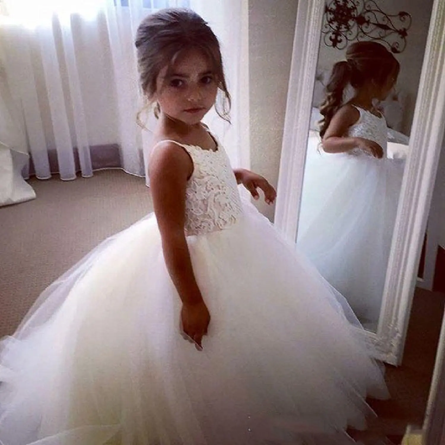 New Children's Wedding Dress Lace Flower Girl Dress Performance Host Birthday Suspender Pompous Princess Dress Female Ball Gown
New Children's Wedding Dress Lace Flower Girl Dress Performance Host Birthday Suspender Pompous Princess Dress Female Ball Gown