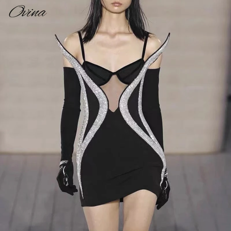 Model Catwalk Sexy Dress Women's Autumn New Fashion Diamond Design Thin Straps Sleeveless Square Neck Mesh Patchwork Mini Skirt
Model Catwalk Sexy Dress Women's Autumn New Fashion Diamond Design Thin Straps Sleeveless Square Neck Mesh Patchwork Mini Skirt