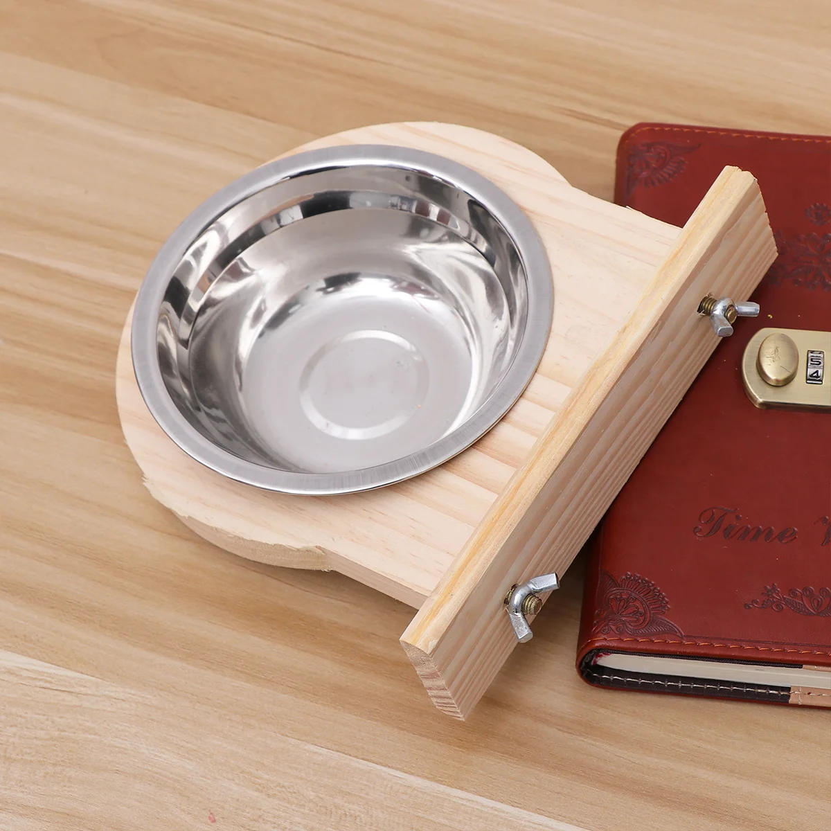 1pc Feeding Case Utility Portative Durable Small Stainless Steel Bowl Feeding Box Box for Parrot Macaw
1pc Feeding Case Utility Portative Durable Small Stainless Steel Bowl Feeding Box Box for Parrot Macaw