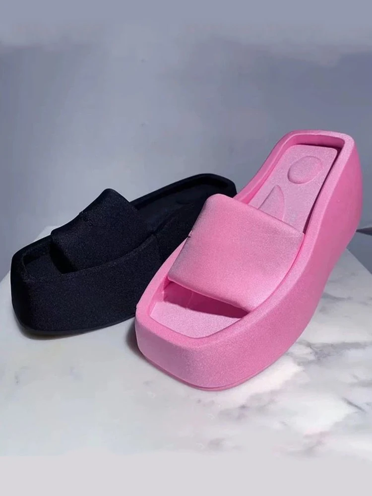 2022 Brand New Design Women Platform Flip Flops Summer Square Toe Brand Sandals Women Sexy High Heels Slippers Beach Slides Fad
2022 Brand New Design Women Platform Flip Flops Summer Square Toe Brand Sandals Women Sexy High Heels Slippers Beach Slides Fad