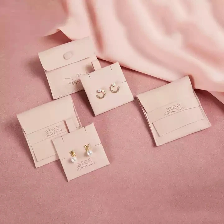 100 шт., Пользовательский логотип ювелирный чехол из микрофибры с вставкой внутри
100 шт., Пользовательский логотип ювелирный чехол из микрофибры с вставкой внутри