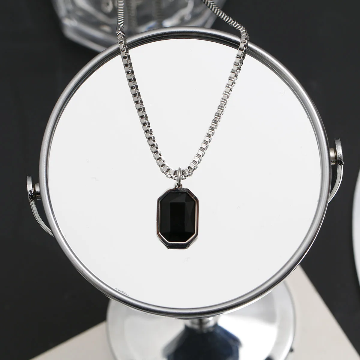 Hot New Simple Square Black Zircon Geometric Necklace Collar Chain Sweater Chain Pendant Jewelry Gift
Hot New Simple Square Black Zircon Geometric Necklace Collar Chain Sweater Chain Pendant Jewelry Gift