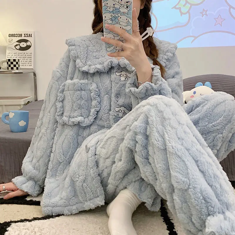 Kawaii Sanrios серия аниме Cinnamoroll осень зима Facecloth мультфильм милые студенческие общежития домашние пижамы рождественские подарки
Kawaii Sanrios серия аниме Cinnamoroll осень зима Facecloth мультфильм милые студенческие общежития домашние пижамы рождественские подарки
