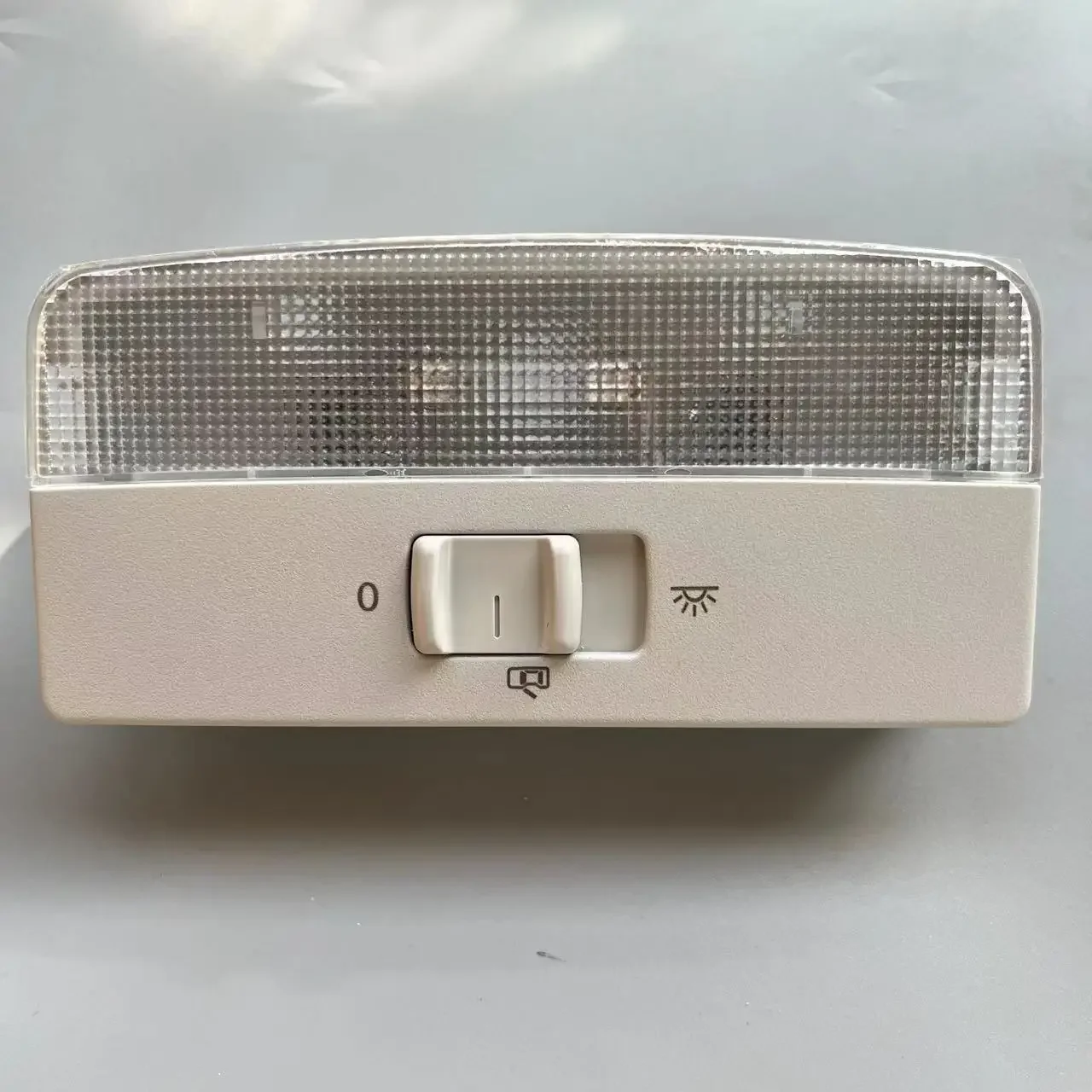 Серый светильник для чтения, внутренняя лампа, купольный светильник для VW Polo 9N 6R T5 Bora 2002-2005 Caddy Fabia Sea 6QD 947105 1ZD 947105 31G 947105
Серый светильник для чтения, внутренняя лампа, купольный светильник для VW Polo 9N 6R T5 Bora 2002-2005 Caddy Fabia Sea 6QD 947105 1ZD 947105 31G 947105