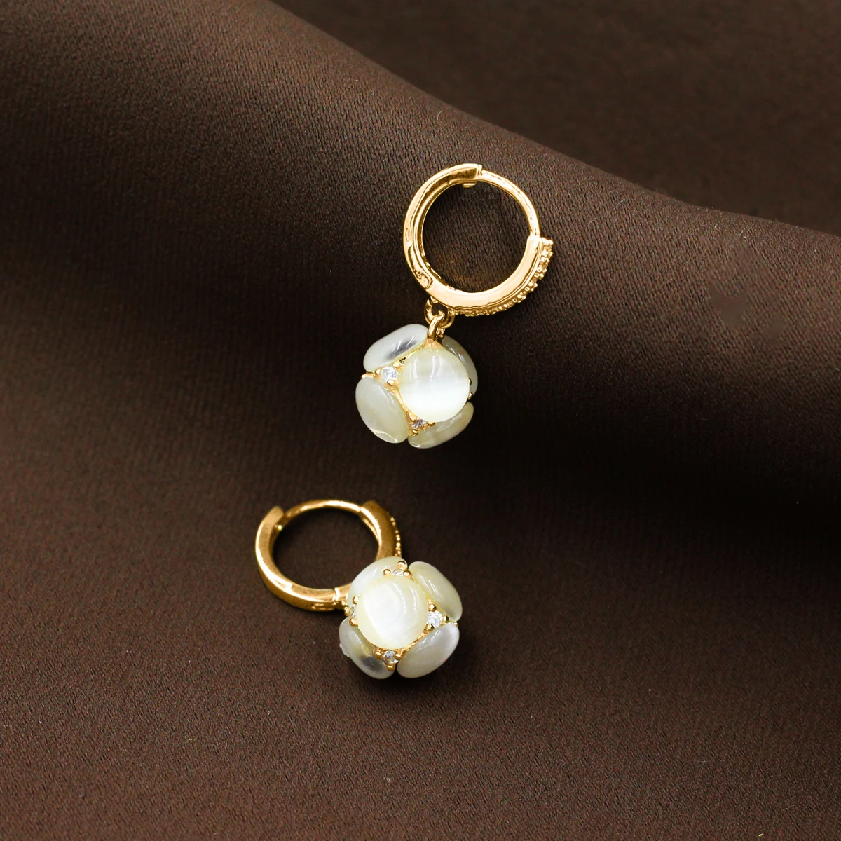 LSR006 Exquisite Women Earrings Alloy Inlaid Crystal Opal Brides Bridesmaid Ladies Wedding Pageant Prom Earrings
LSR006 Exquisite Women Earrings Alloy Inlaid Crystal Opal Brides Bridesmaid Ladies Wedding Pageant Prom Earrings