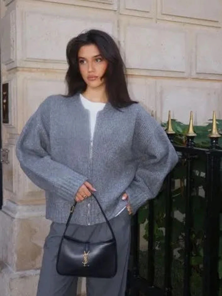 2024 Solid Zipper Knit Sweater Jacket For Women Streetwear Autumn Winter Casual Knitwear Long Sleeve Cardigan Sweater Jacket
2024 Solid Zipper Knit Sweater Jacket For Women Streetwear Autumn Winter Casual Knitwear Long Sleeve Cardigan Sweater Jacket