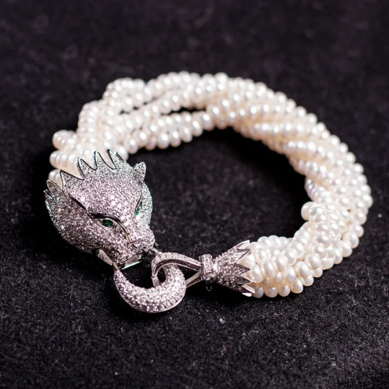 nice design 4-5mm natural freshwater pearl with charming zircon leopard head 21.5cm bracelet
nice design 4-5mm natural freshwater pearl with charming zircon leopard head 21.5cm bracelet