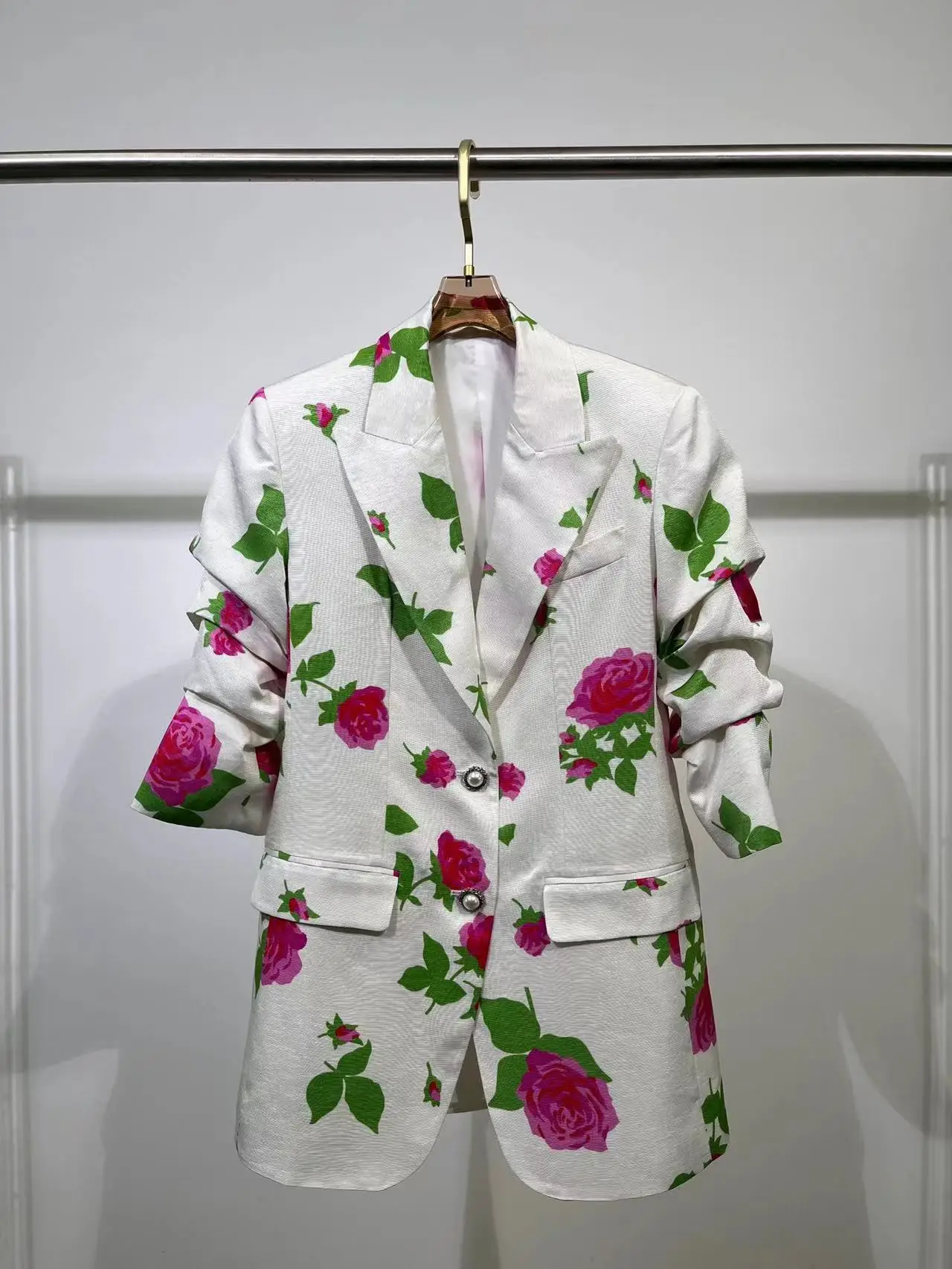 High Quality Fashion Runway Blazer Coat Ladies Flowers Print Single Breasted 2022 Spring Summer New Women Jacket
High Quality Fashion Runway Blazer Coat Ladies Flowers Print Single Breasted 2022 Spring Summer New Women Jacket