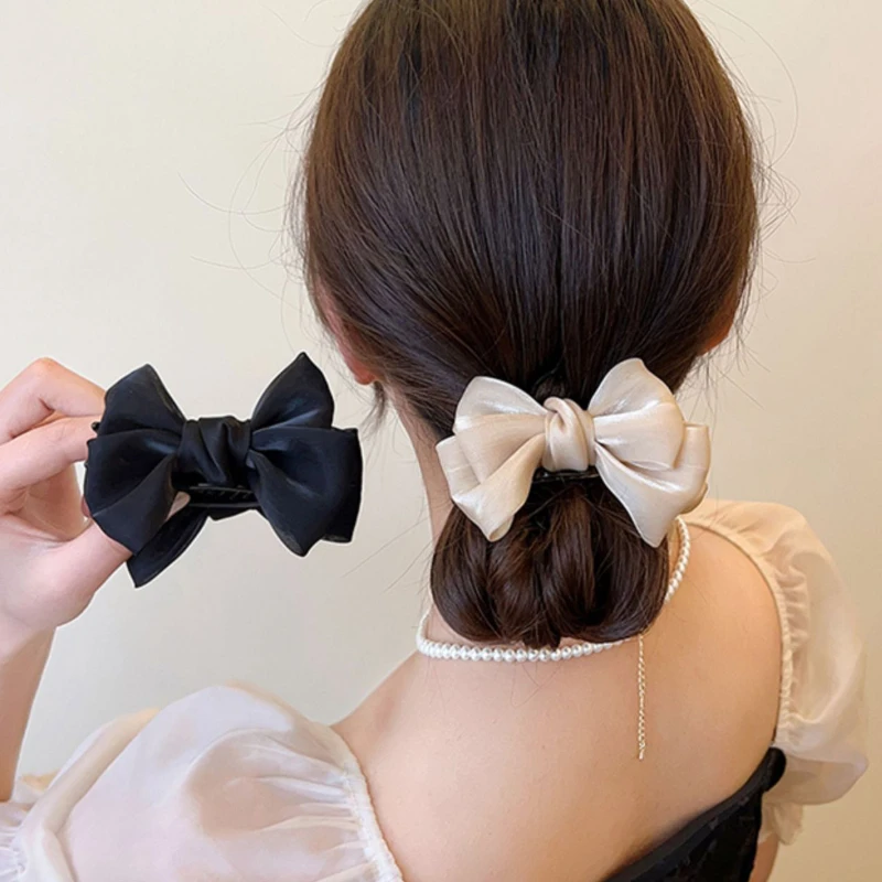 2023 New Elegant Bow Pill Head Grip Clip Korean Temperament Hair Clip Female Ponytail Braid Clip Fashion Headdress
2023 New Elegant Bow Pill Head Grip Clip Korean Temperament Hair Clip Female Ponytail Braid Clip Fashion Headdress