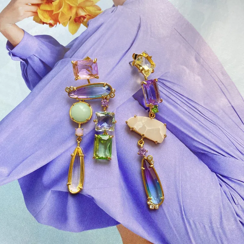 Новые Элегантные Асимметричные градиентные полупрозрачные серьги-гвоздики с кристаллами и геометрическим рисунком 
Новые Элегантные Асимметричные градиентные полупрозрачные серьги-гвоздики с кристаллами и геометрическим рисунком