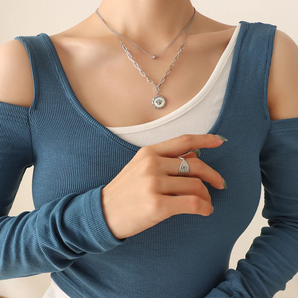 316L Stainless Steel Double Necklace Little Bee Round Pendant Necklace Earring Set Ladies Fashion Chain Necklace 
316L Stainless Steel Double Necklace Little Bee Round Pendant Necklace Earring Set Ladies Fashion Chain Necklace