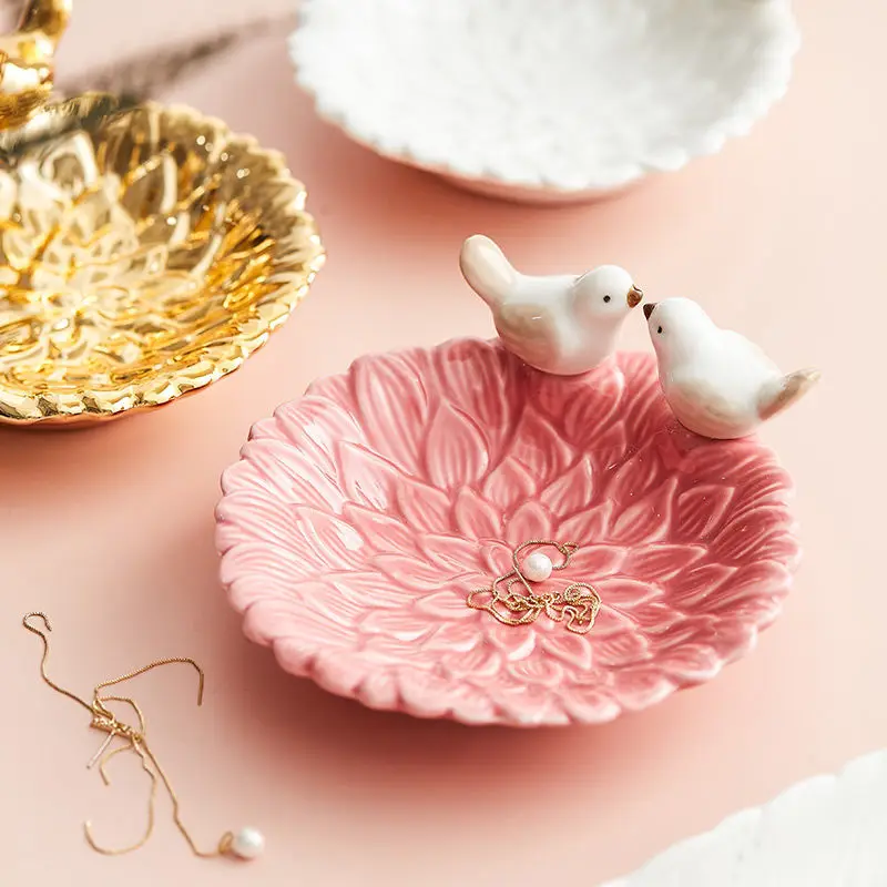 Nordic Ceramic Jewelry Dish Storage Tray Necklace Ring Bracelet Key Display Plate Birds Organizer Tray Dessert Plate Decor Bowls
Nordic Ceramic Jewelry Dish Storage Tray Necklace Ring Bracelet Key Display Plate Birds Organizer Tray Dessert Plate Decor Bowls