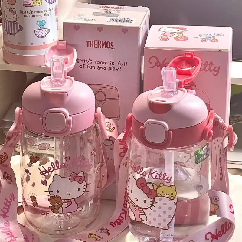Мультяшный чайник Sanrioed Kawaii Cinnamoroll, летняя детская большая емкость, чашка для воды Kitty Cat, прямая чашка для напитков, подарки
Мультяшный чайник Sanrioed Kawaii Cinnamoroll, летняя детская большая емкость, чашка для воды Kitty Cat, прямая чашка для напитков, подарки