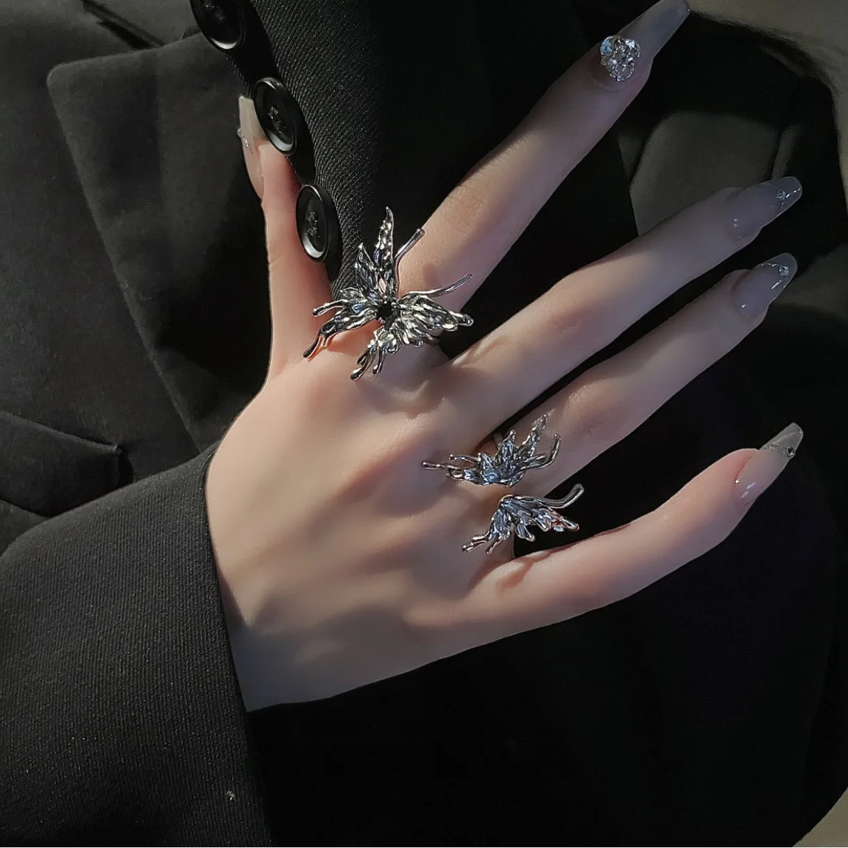 

2023 женское регулируемое кольцо в стиле панк, винтажное металлическое кольцо в виде растворенной бабочки с жидкостью, модное изысканное Ювелирное Украшение в стиле аниме кольцо с изображением насекомых, готика