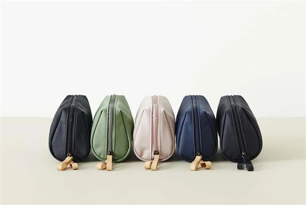 New Makeup Bag Simple Solid Color Cosmetic Bag for Women Pouch Toiletry Bag Waterproof Make Up Purses 2022 Hot
New Makeup Bag Simple Solid Color Cosmetic Bag for Women Pouch Toiletry Bag Waterproof Make Up Purses 2022 Hot