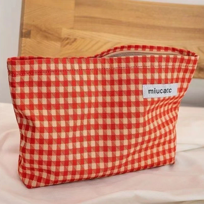 Orange woman houndstooth large capacity cosmetic bag canvas storage bag square zipper lady living goods storage bag 
Orange woman houndstooth large capacity cosmetic bag canvas storage bag square zipper lady living goods storage bag
