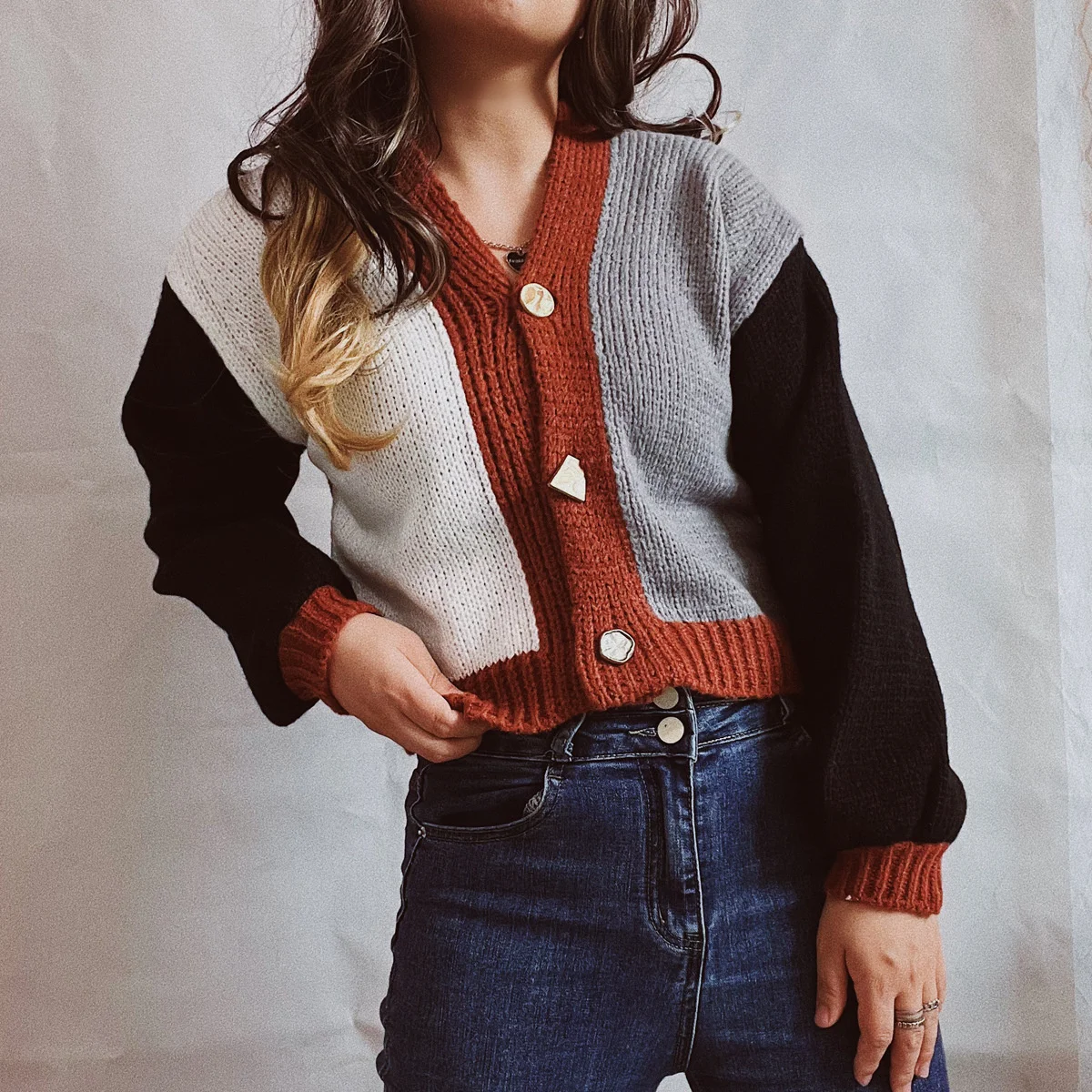 OMCHION Casaco Feminino 2022 New Ins Splicing Color Contrast Irregular Button Short Cardigan Women Chic Knitted Sweater Coat
OMCHION Casaco Feminino 2022 New Ins Splicing Color Contrast Irregular Button Short Cardigan Women Chic Knitted Sweater Coat