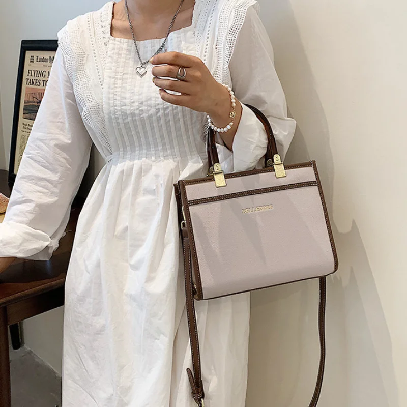 Women's Luxury Retro Fashion Hand Crossbody Bag for Women Simple Tote One Shoulder Small Square Underarm Bolsa Feminina Handbags
Women's Luxury Retro Fashion Hand Crossbody Bag for Women Simple Tote One Shoulder Small Square Underarm Bolsa Feminina Handbags