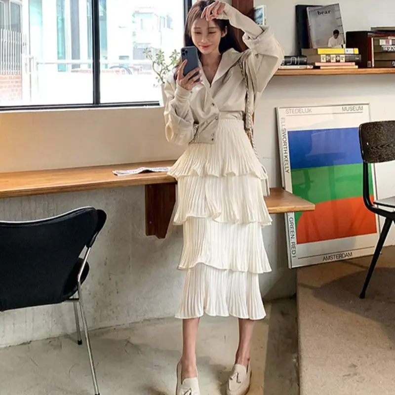 Универсальный костюм с юбкой и оборками, несколько уровней, Осень-зима 2022 
Универсальный костюм с юбкой и оборками, несколько уровней, Осень-зима 2022