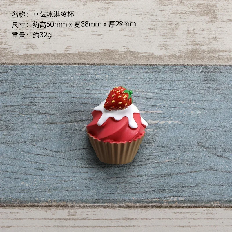 Магниты на холодильник "Конус для мороженого"
Магниты на холодильник "Конус для мороженого"